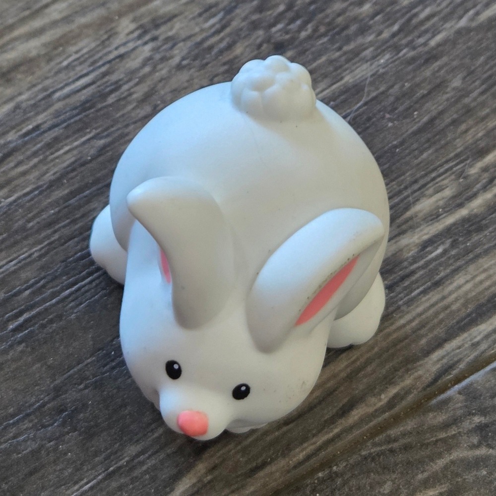Fisher-Price Little People White Bunny‎ Rabbit Figure 2001 Vintage Collectible